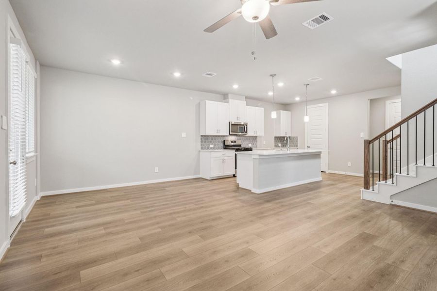 Photo is not of the actual home, but is an inspirational photo of builder’s model home and may depict options, furnishings, and/or decorator features that are not included Photo is not of the actual home, but is an inspirational photo of builder’s model home and may depict options, furnishings, and/or decorator features that are not included