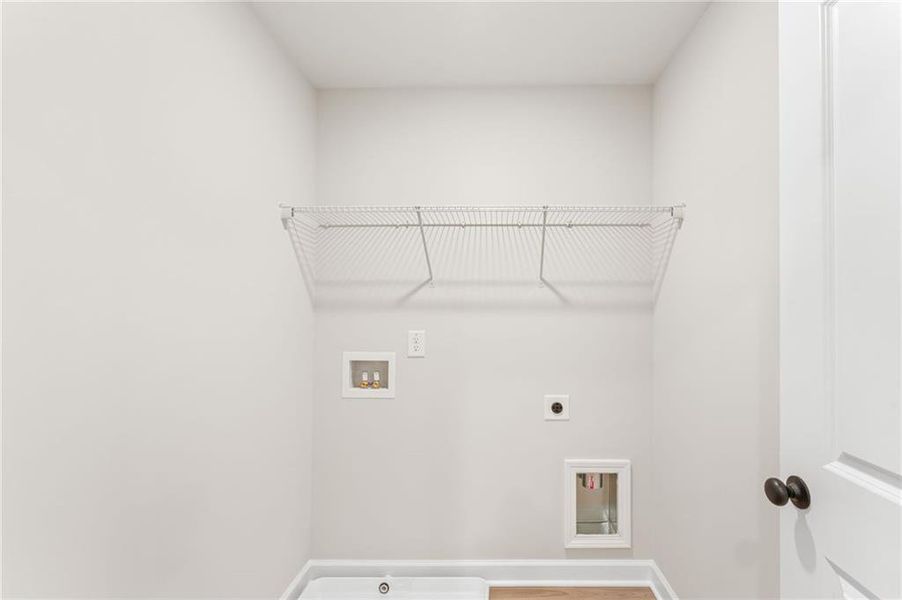 Spacious, unfurnished interior of a new home in Cherokee Township, Acworth (Image 17).