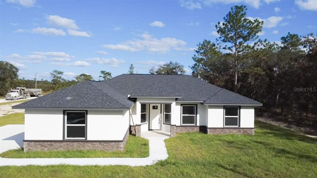 Front exterior of a new home in , Dunnellon, FL, highlighting curb appeal (Image 19).