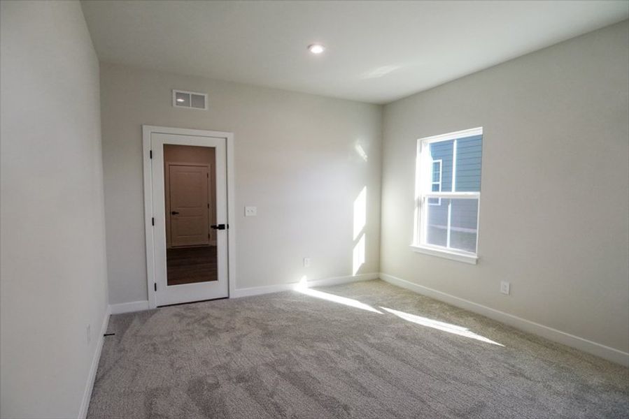 Spacious, unfurnished interior of a new home in Berkeley, Spartanburg (Image 32).