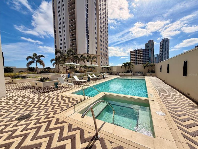 Condo located in St. Petersburg, FL showcasing its design and architecture (Image 5). Condo located in St. Petersburg, FL showcasing its design and architecture (Image 5).