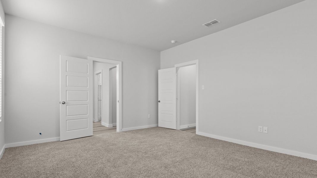 Spacious, unfurnished interior of a new home in Heritage Parks, Abilene (Image 14).