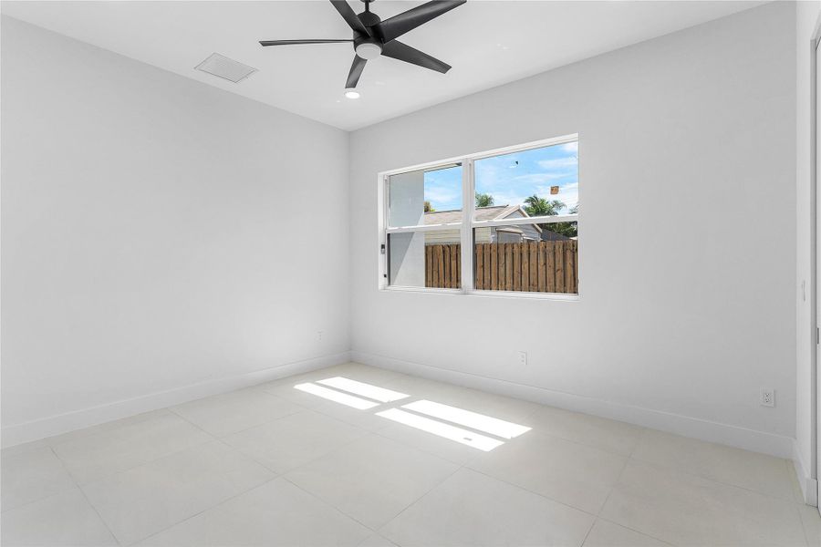 Spacious, unfurnished interior of a new home in , Pompano Beach (Image 18).