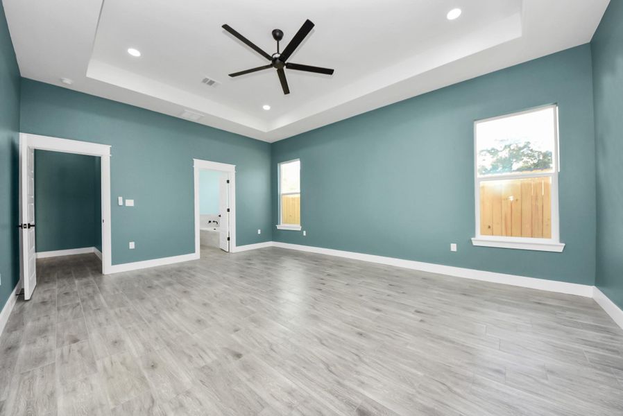 Spacious, unfurnished interior of a new home in , Pasadena (Image 33).