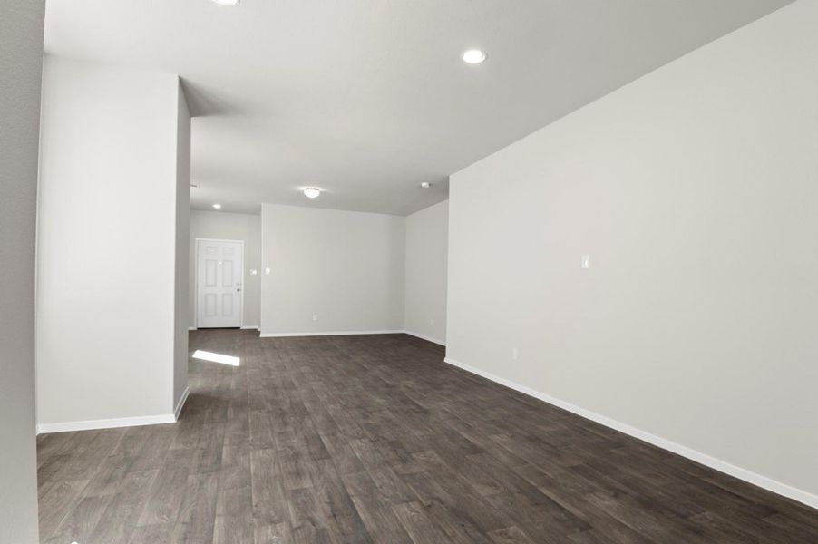 Spacious, unfurnished interior of a new home in Casetta Ranch, Kyle (Image 30).