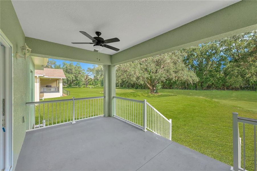 Exterior details and patio area of a home in , Dade City (Image 4).