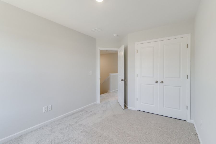 Spacious, unfurnished interior of a new home in Astoria, Columbia (Image 28).