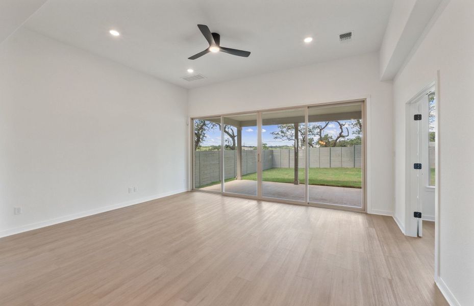 Spacious, unfurnished interior of a new home in Wolf Ranch, Georgetown (Image 14).