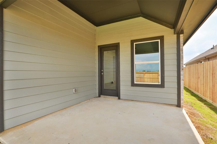Exterior details and patio area of a home in Westland Ranch, League City (Image 2).