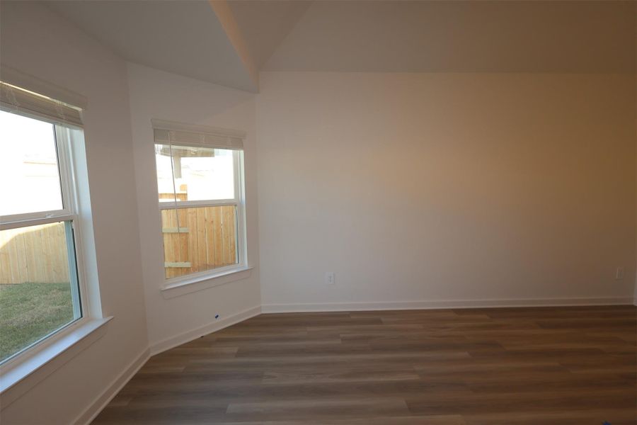 Spacious, unfurnished interior of a new home in Lone Star Landing, Montgomery (Image 35).