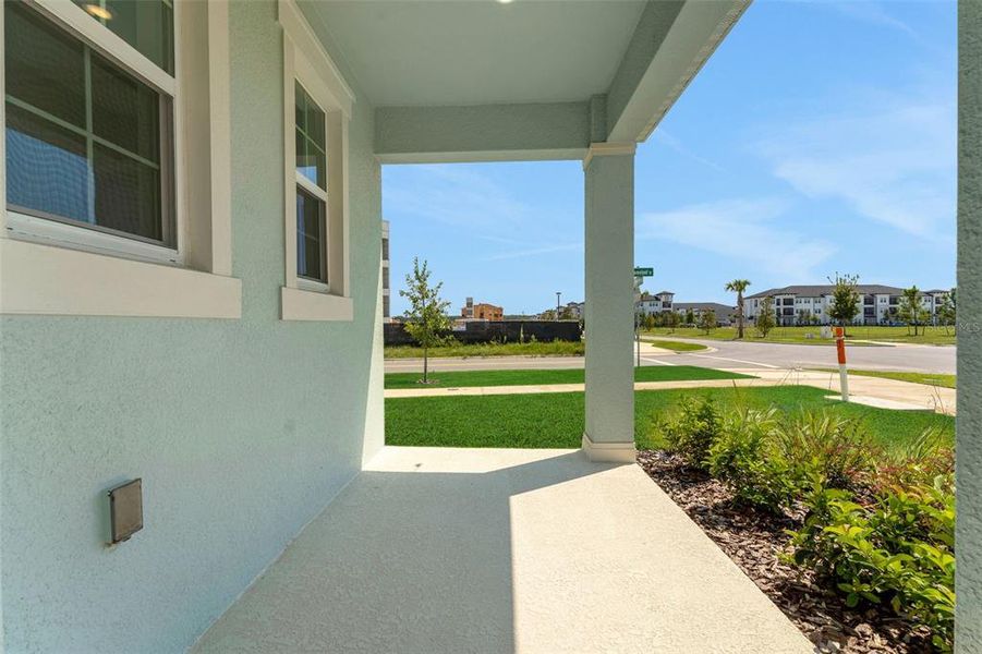Exterior details and patio area of a home in Crossroads at Kelly Park, Apopka (Image 19).