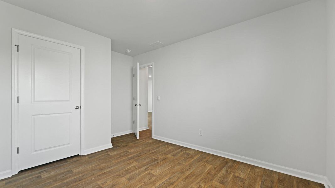 Spacious, unfurnished interior of a new home in Carolina Groves, Moncks Corner (Image 11).