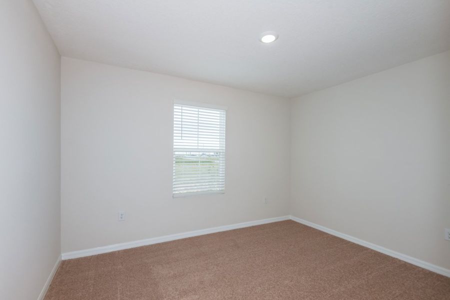 Spacious, unfurnished interior of a new home in Pasadena Woods, Dade City (Image 15).