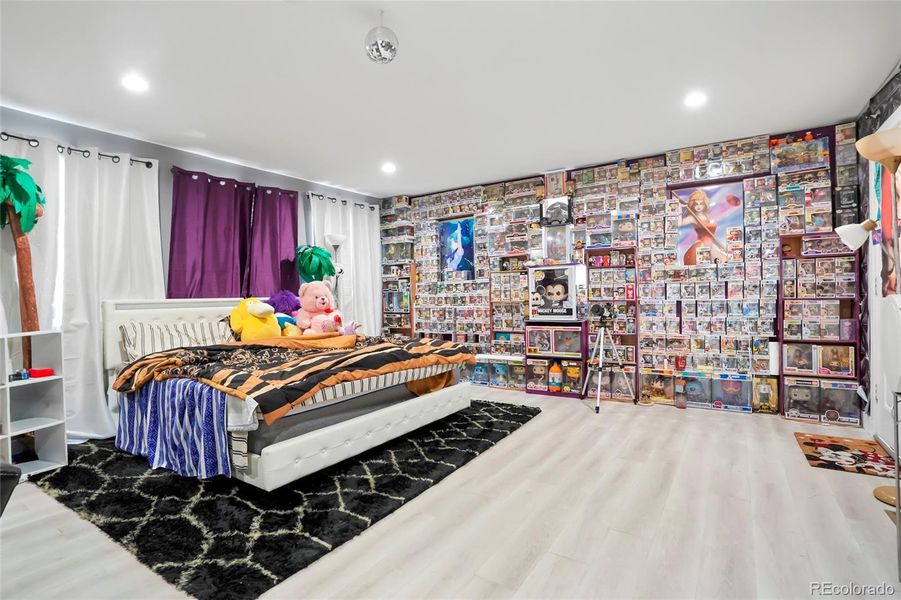 Secondary bedroom suite