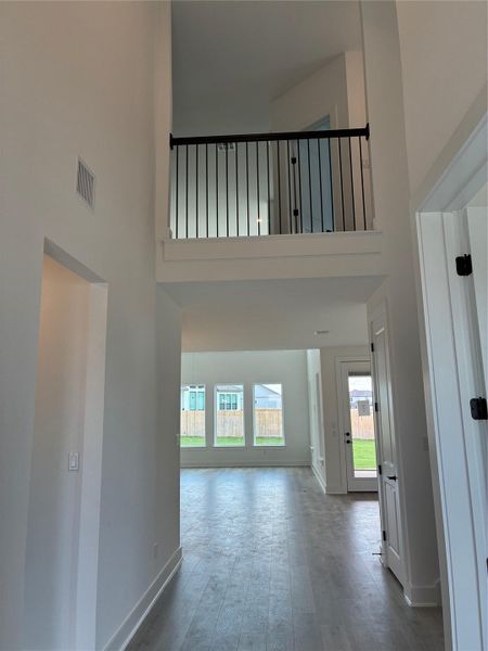 Spacious, unfurnished interior of a new home in Santa Rita Ranch, Liberty Hill (Image 16). Spacious, unfurnished interior of a new home in Santa Rita Ranch, Liberty Hill (Image 16).