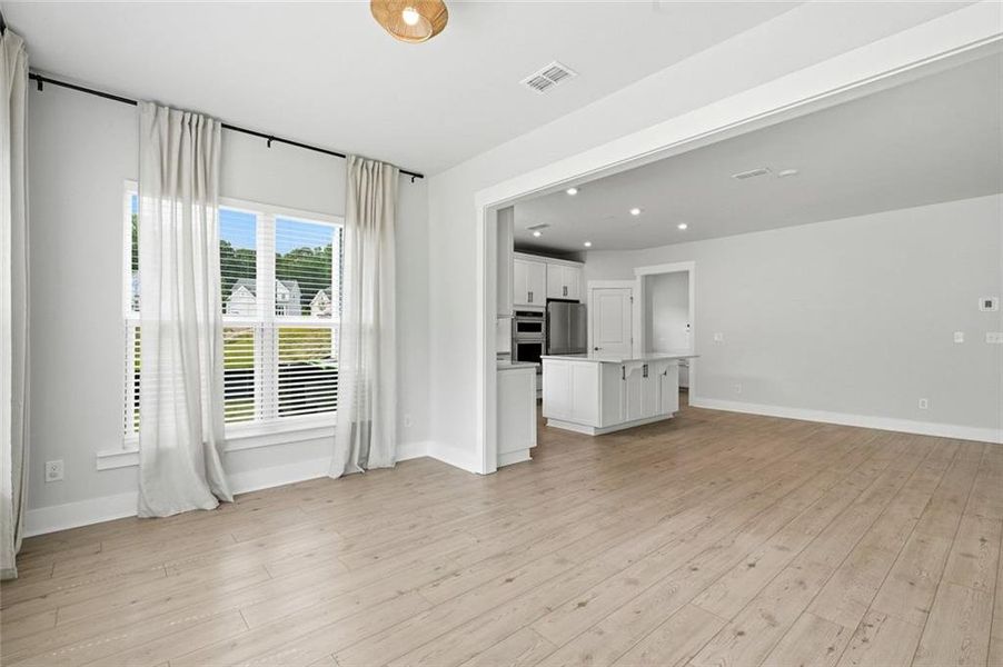 Spacious, unfurnished interior of a new home in Hunters Creek, Flowery Branch (Image 24).
