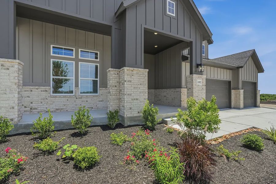Representative exterior details of a home built from the Kingston by Chesmar Homes in Prominence 60's, San Antonio (Image 3).