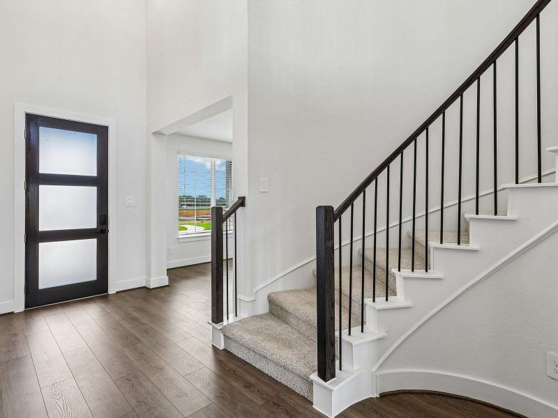Spacious, unfurnished interior of a new home in Kingdom Heights, Rosenberg (Image 29).