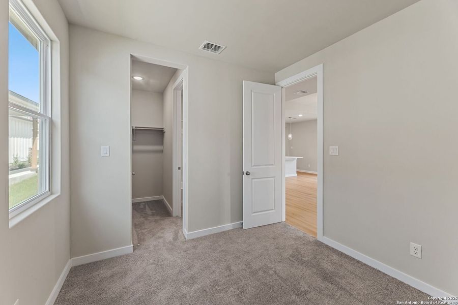 Spacious, unfurnished interior of a new home in Highland Ridge, New Braunfels (Image 14).