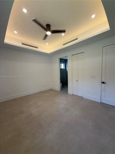 Spacious, unfurnished interior of a new home in , Miami (Image 42).