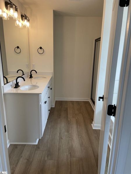 Furnished interior view inside a new home in Sedona, Greenville (Image 6).