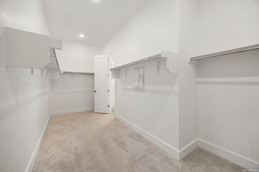 Spacious, unfurnished interior of a new home in Ventana, Bulverde (Image 58).