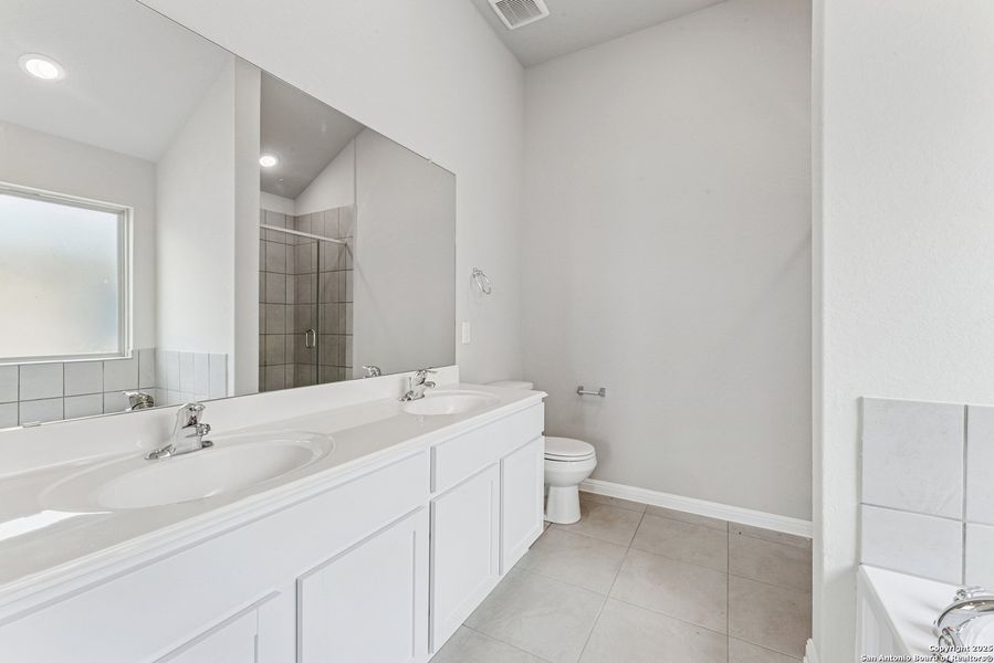 Furnished interior view inside a new home in Mesquite Ridge, San Antonio (Image 12). Furnished interior view inside a new home in Mesquite Ridge, San Antonio (Image 12).