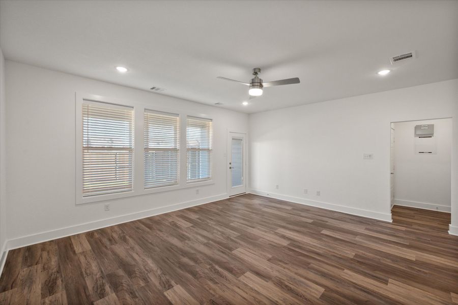 Spacious, unfurnished interior of a new home in Heritage Towne, Midlothian (Image 44).