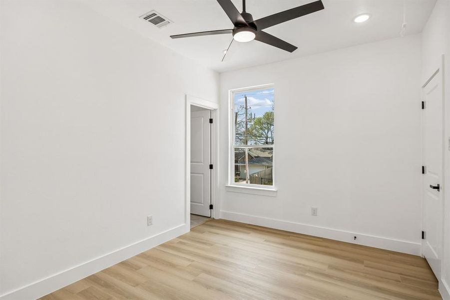 Spacious, unfurnished interior of a new home in , Dallas (Image 24).