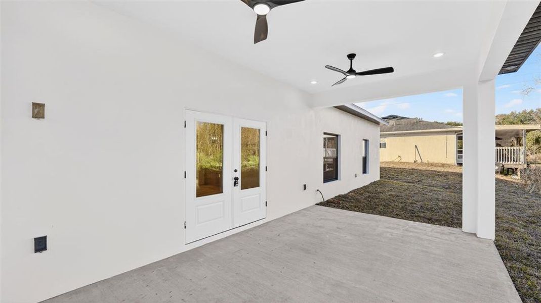 Exterior details and patio area of a home in , Debary (Image 22).
