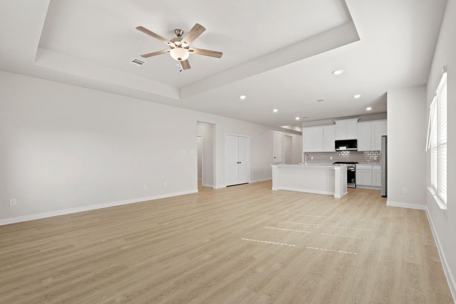 Spacious, unfurnished interior of a new home in Lago Mar, Texas City (Image 15).