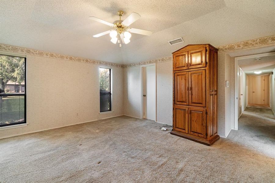 Spacious, unfurnished interior of a new home in , Paris (Image 11). Spacious, unfurnished interior of a new home in , Paris (Image 11).