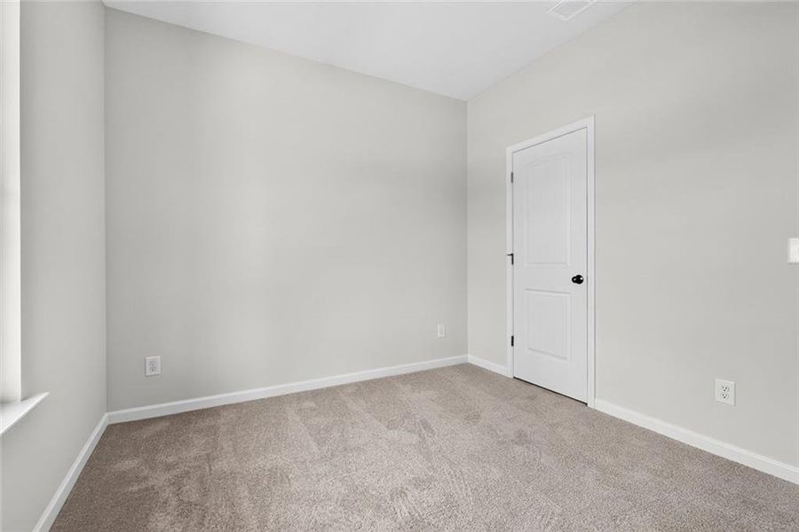 Spacious, unfurnished interior of a new home in Southbend, Rome (Image 21).