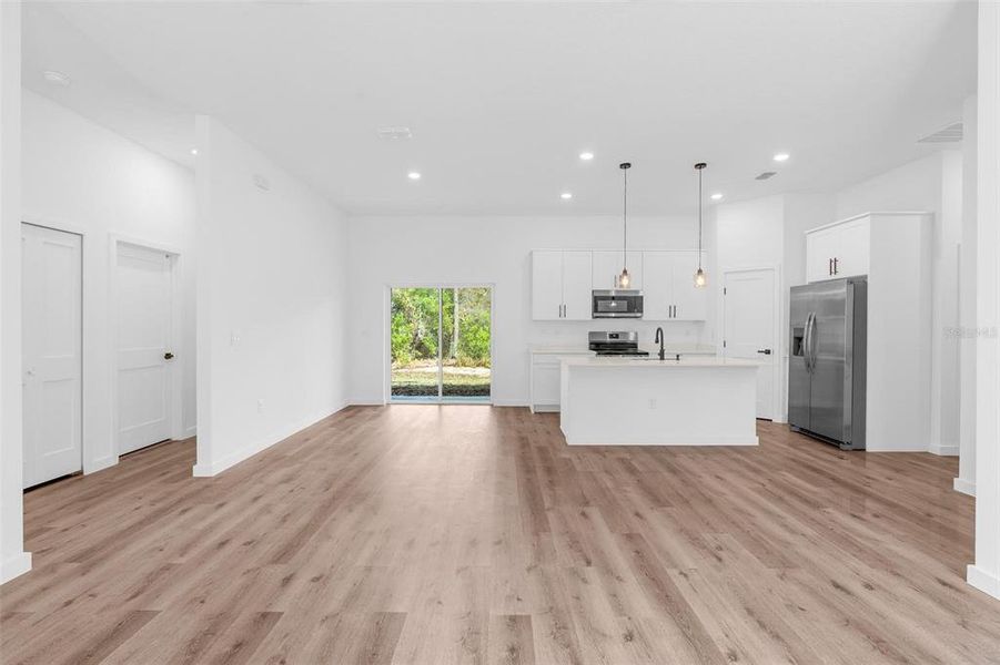 Spacious, unfurnished interior of a new home in , Ocala (Image 26).