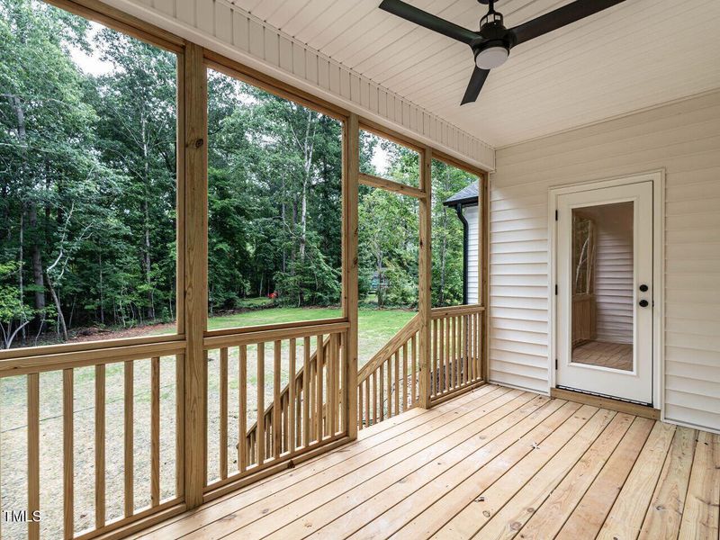 032-1280x960-screen-porch