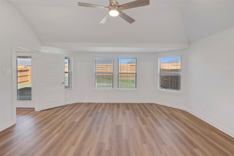 Spacious, unfurnished interior of a new home in Lone Star Landing, Montgomery (Image 31).
