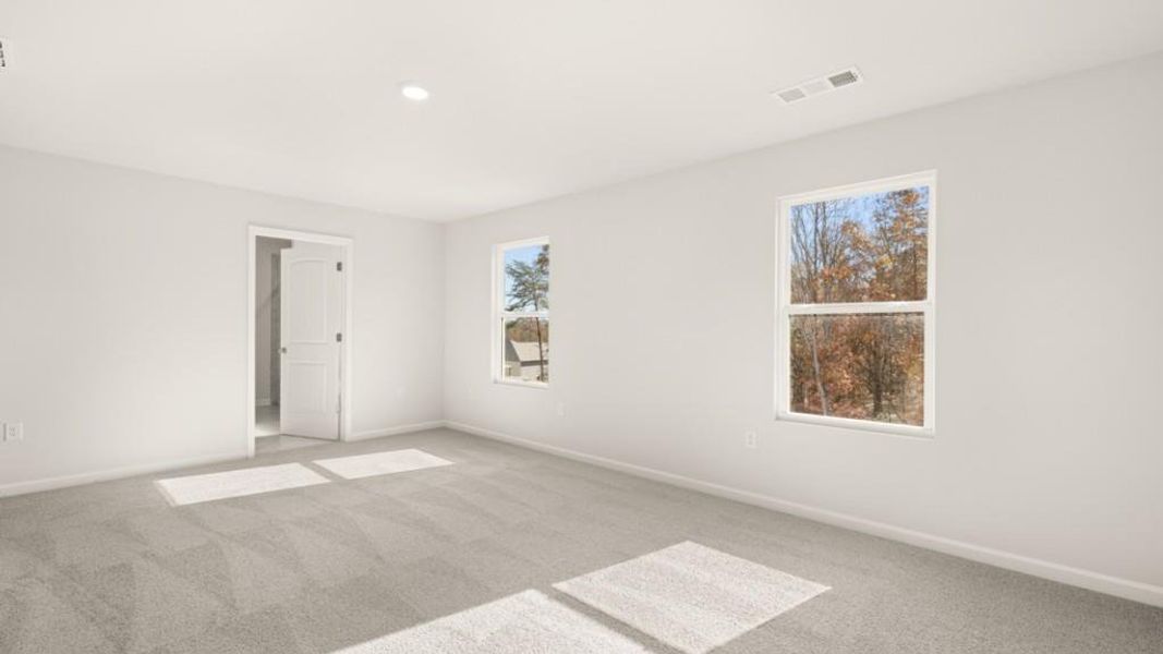 Spacious, unfurnished interior of a new home in Falcon Landing, Gainesville (Image 12).