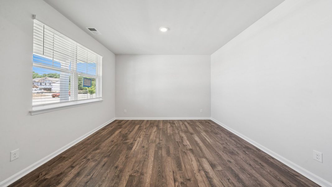 Spacious, unfurnished interior of a new home in Tooley Harbor, Elizabeth City (Image 14).
