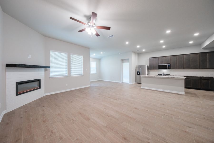 Spacious, unfurnished interior of a new home in The Villages of Hurricane Creek, Anna (Image 24).