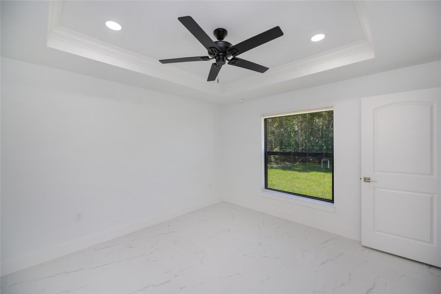 Spacious, unfurnished interior of a new home in , Lehigh Acres (Image 8).
