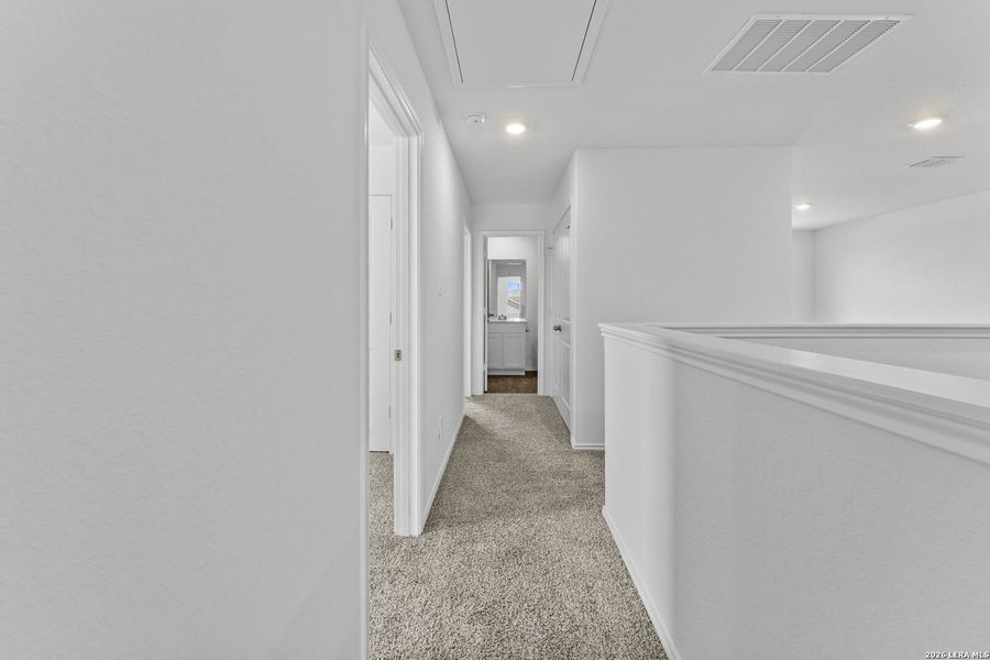 Spacious, unfurnished interior of a new home in Avenida, Converse (Image 18).