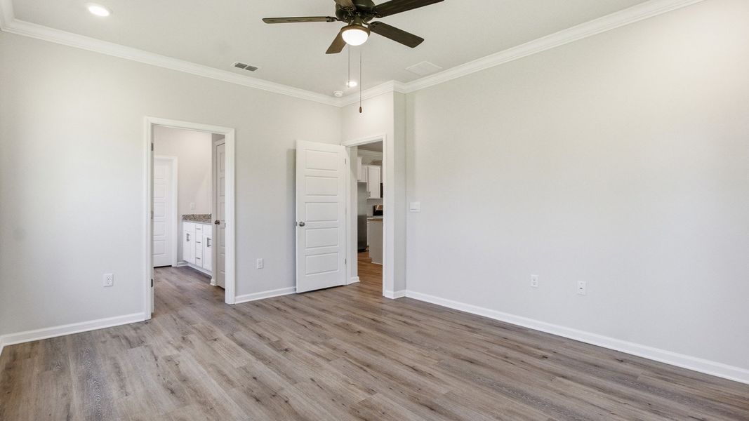 Spacious, unfurnished interior of a new home in Misting Springs, Crawfordville (Image 19).