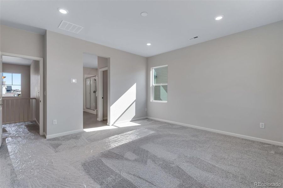 Spacious, unfurnished interior of a new home in Reunion Ridge, Commerce City (Image 30).