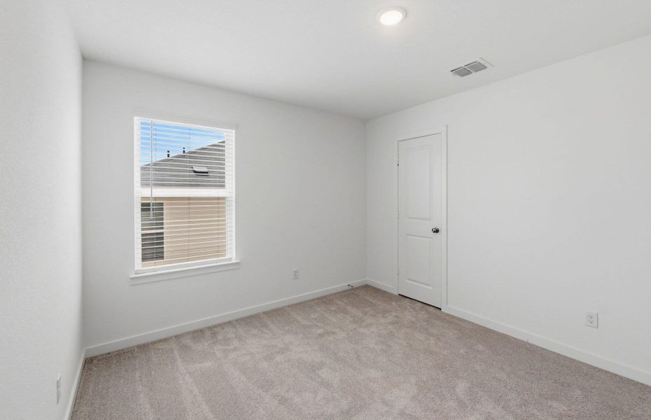 Spacious, unfurnished interior of a new home in Sunfield, Buda (Image 21).