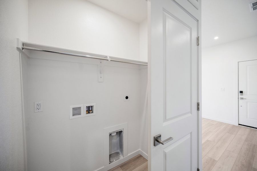 Spacious, unfurnished interior of a new home in Lyric at RidgeGate Condos, Lone Tree (Image 19).