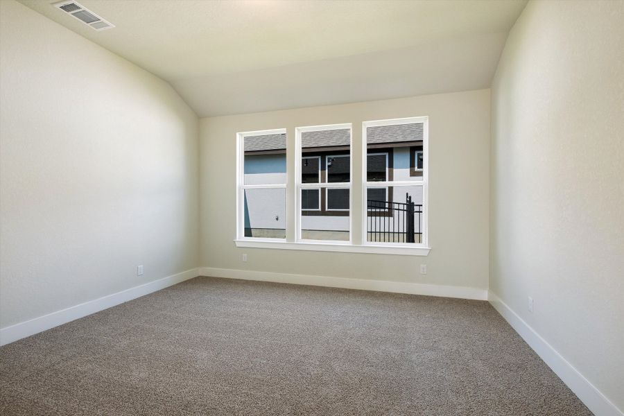 Spacious, unfurnished interior of a new home in Esperanza, Boerne (Image 23).