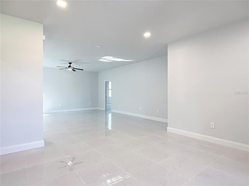 Spacious, unfurnished interior of a new home in , Ocala (Image 8).