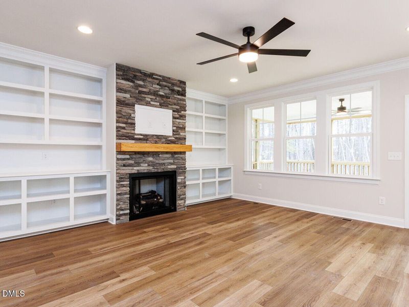 005-1280x960-living-room