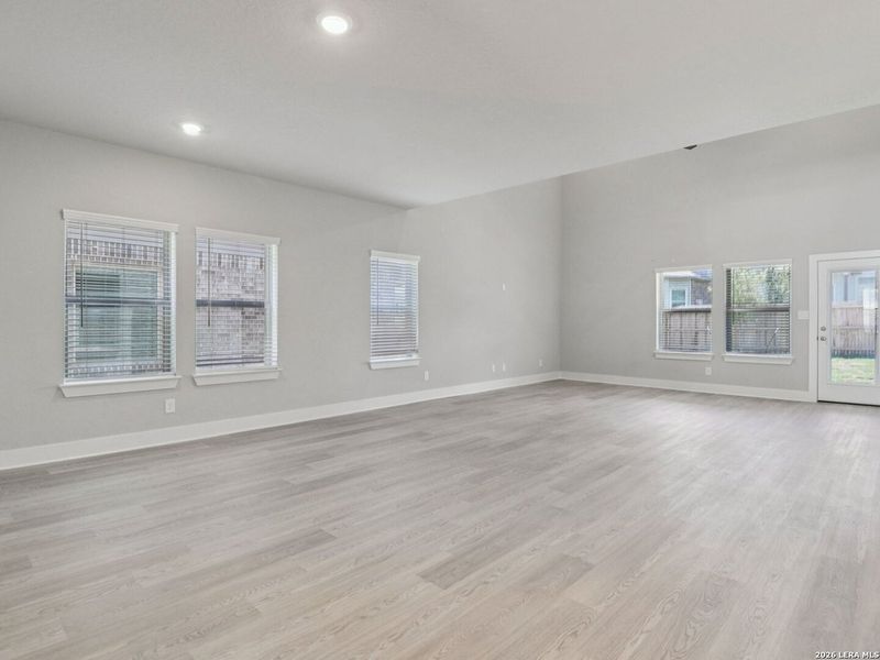 Spacious, unfurnished interior of a new home in , Marion (Image 9).
