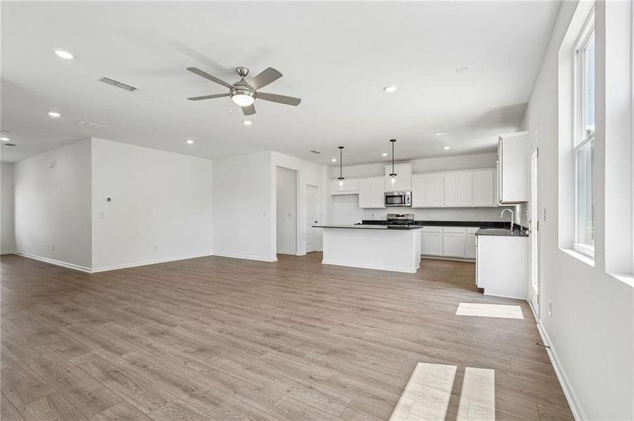 Spacious, unfurnished interior of a new home in Heritage River, Euharlee (Image 37).